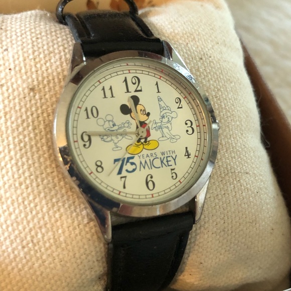 Mickey Mouse 75th Anniversary Watch - Picture 2 of 5